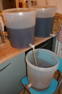 Omstikning af øl til ny beholder.